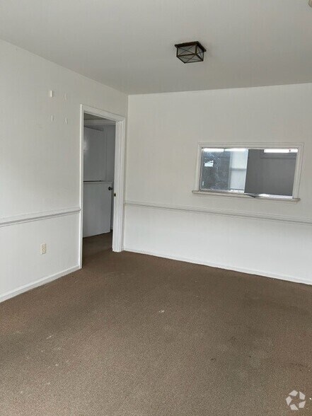More Photos Of 510 S Sycamore St, Petersburg Medical For Lease