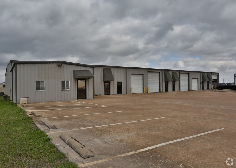 Primary Photo Of 5815 Acton Cir, Granbury Warehouse For Lease