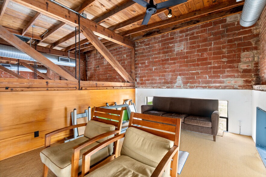 More Photos Of 311-321 Sixth St, San Antonio Office For Sale