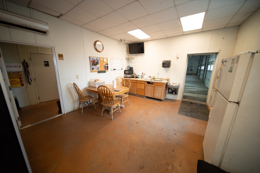 More Photos Of 501 11th St NE, Austin Carwash For Sale