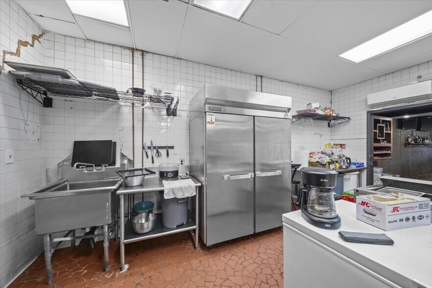 More Photos Of 111 Middleton Way, Greer Restaurant For Sale