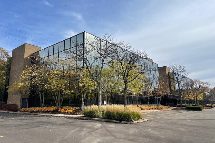 Primary Photo Of 300 E Long Lake Rd, Bloomfield Hills Office For Lease