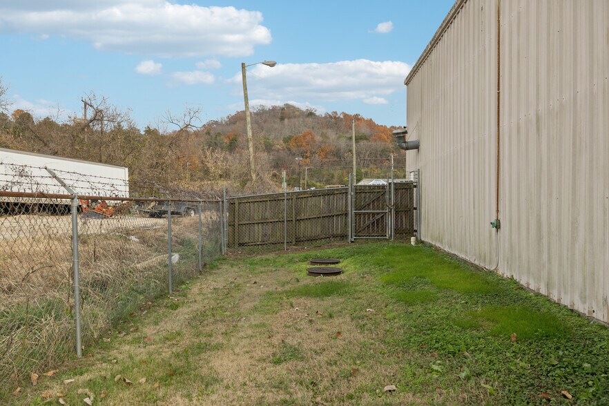 More Photos Of 3502 Dickerson Pike, Nashville Flex For Sale