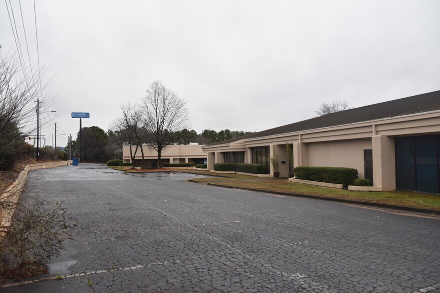 More Photos Of 6113-6121 Oakbrook Pky, Norcross Office For Sale