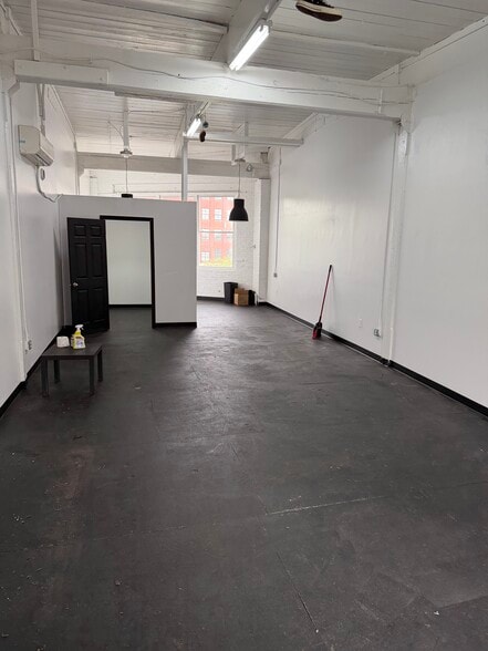 More Photos Of 60 Dickerson St, Newark Light Manufacturing For Lease