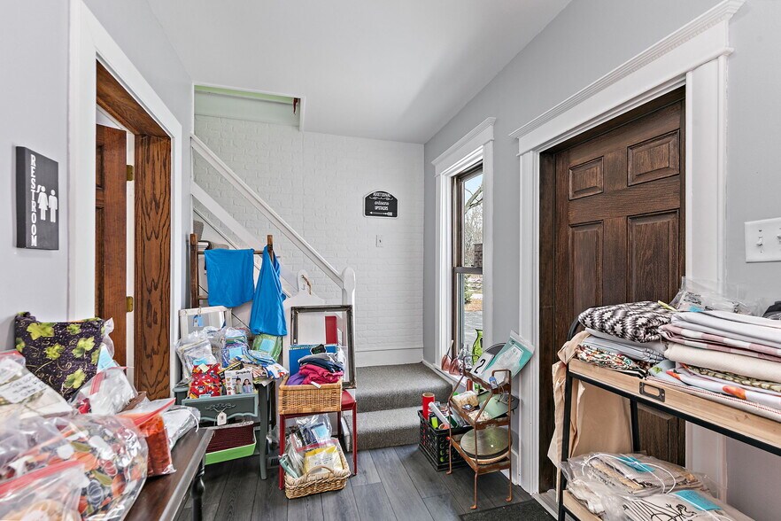More Photos Of 303 N Main St, Elburn General Retail For Sale
