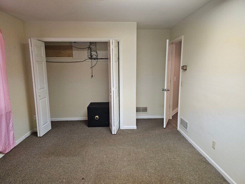 More Photos Of 301 Ramblin Rd, West Columbia Office For Sale