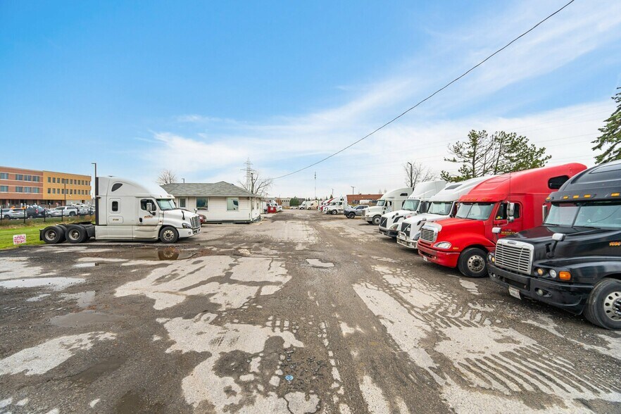 More Photos Of 140-160 Derry Rd E, Mississauga Office For Sale