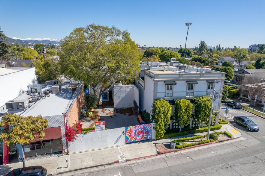 More Photos Of 454 N Robertson Blvd, Los Angeles Storefront Retail Residential For Lease