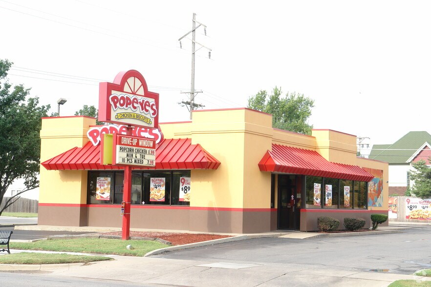 Primary Photo Of 1211 N Broadway St, Wichita Fast Food For Sale