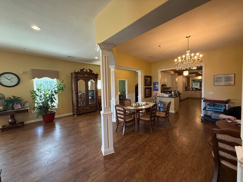 More Photos Of 15+/- Bed Memory Care Illinois Near Peoria, Elmwood Assisted Living For Sale