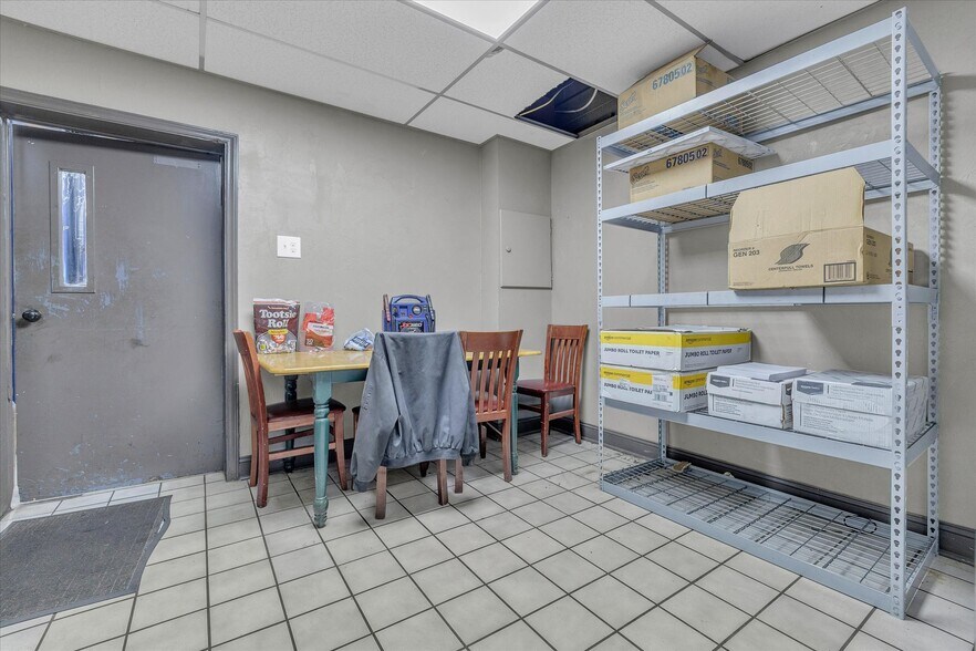 More Photos Of 1474 Peters Creek Rd NW, Roanoke Auto Repair For Sale
