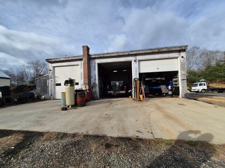 More Photos Of 441 Providence Tpke, Hampton Apartments For Sale