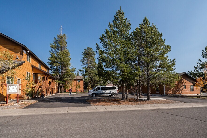 More Photos Of 229 N Hayden St, West Yellowstone Hotel For Sale