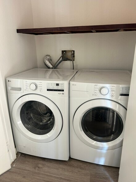 More Photos Of 311-313 E Pine St, Santa Ana Apartments For Sale