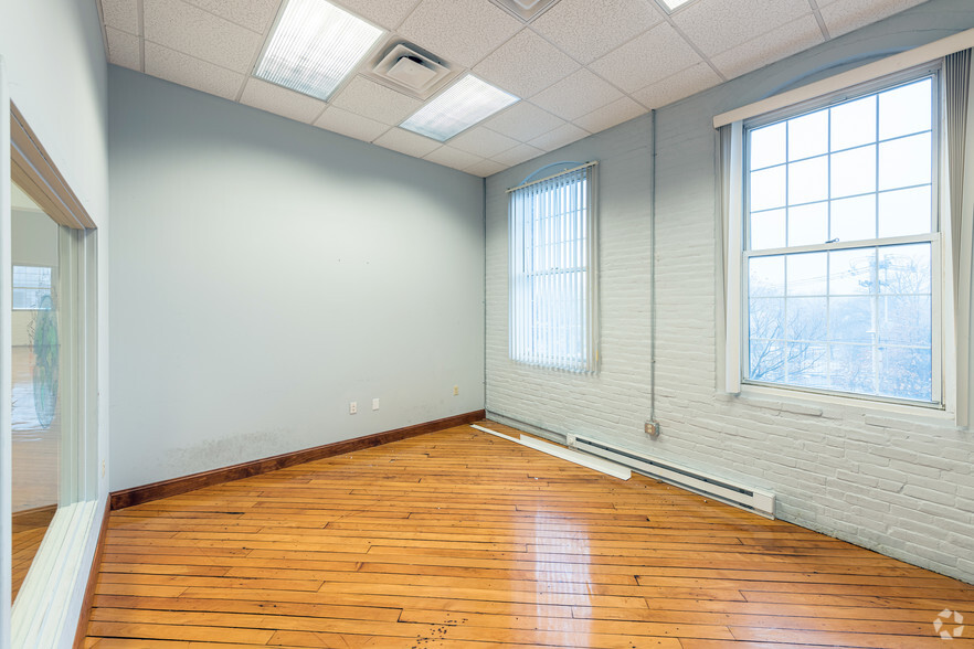 More Photos Of 10 Admiral St, Providence Office For Lease