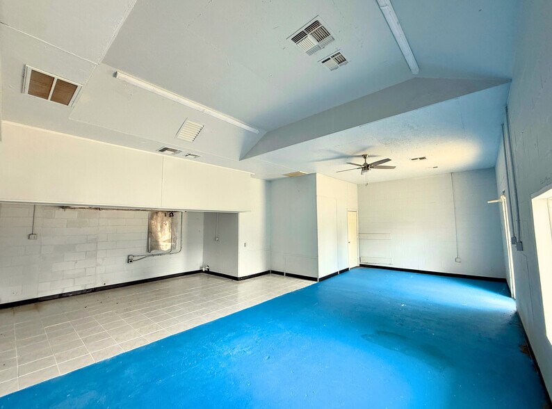 More Photos Of 3851 Harrington st, Oak Park Freestanding For Sale