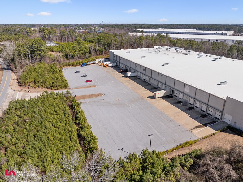 More Photos Of 7801 Creekwood Rd, Fairburn Distribution For Lease