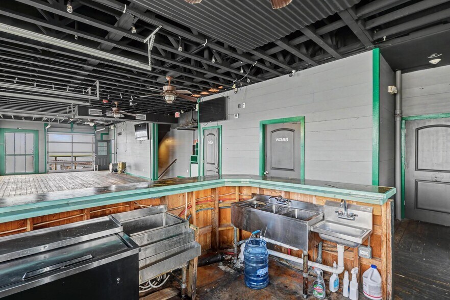 More Photos Of 113 S Beach Blvd, Bay Saint Louis Restaurant For Sale