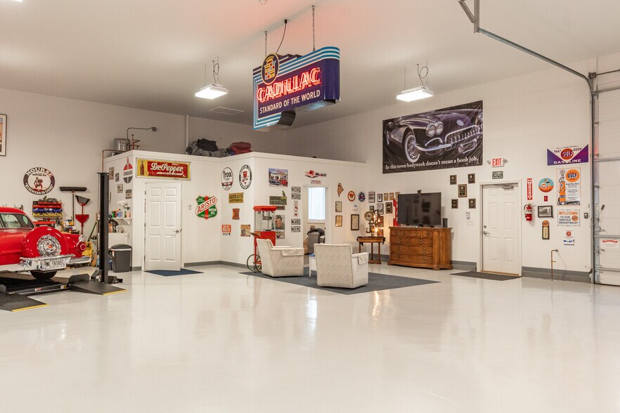 More Photos Of 24 Industrial Park Rd, Saco Warehouse For Sale
