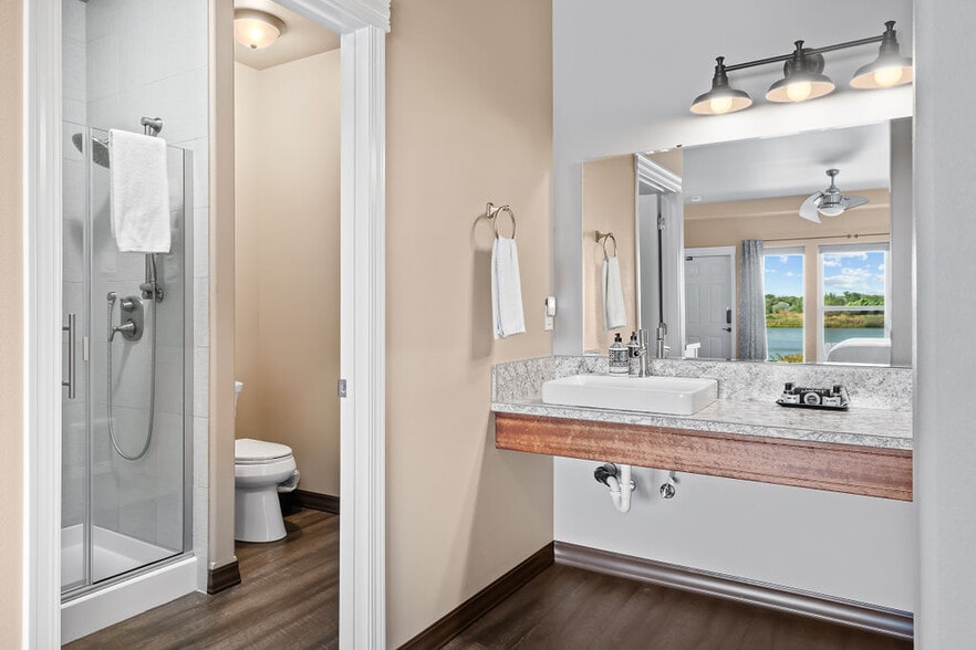 More Photos Of 701 Fountain Blvd, Zillah Hotel For Sale