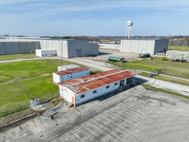 More Photos Of 2870 River Rd, Hawesville Warehouse For Lease