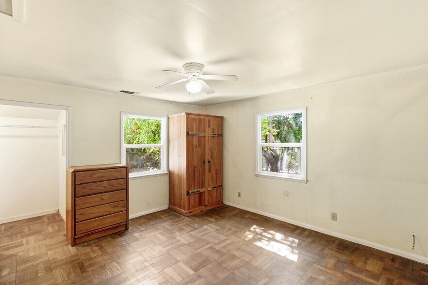 More Photos Of 4833 College Oak Dr, Sacramento Multifamily For Sale