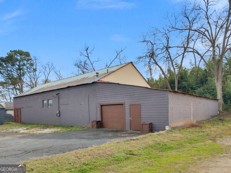 More Photos Of 1300 W Taylor St, Griffin General Retail For Sale