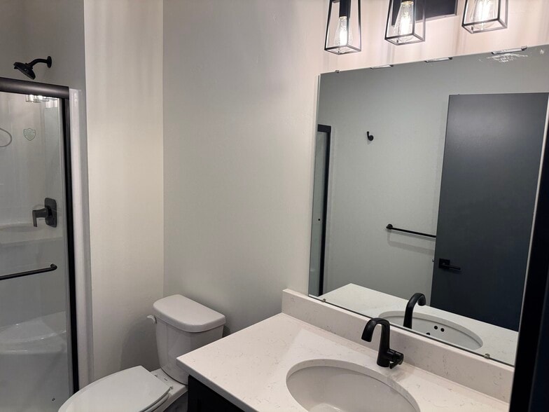 More Photos Of 3092 W Bellanca Ct, Hayden Industrial For Lease