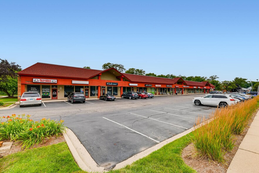 More Photos Of 700-730 S Northwest Hwy, Barrington Unknown For Lease