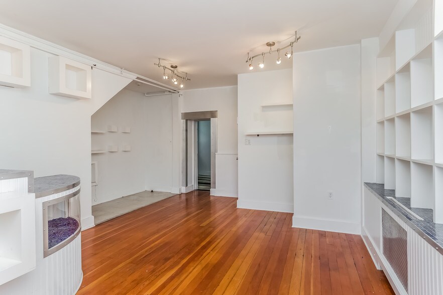 More Photos Of 29 Race St, Frenchtown Storefront Retail Office For Sale