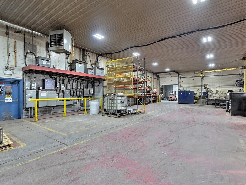More Photos Of 9330 Boul Bourque, Sherbrooke Industrial For Sale