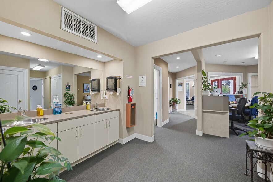 More Photos Of 1021 S El Camino Real, San Mateo Office For Sale