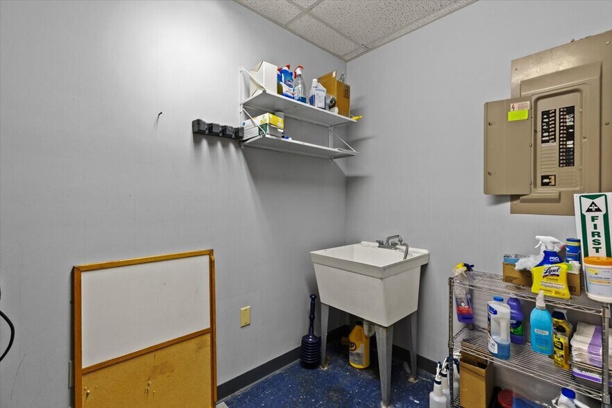 More Photos Of 617 Mulberry St, Elizabethtown Office For Sale