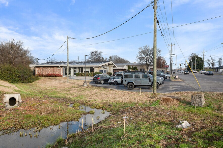 More Photos Of 2000 Columbia Ave, Franklin Freestanding For Lease