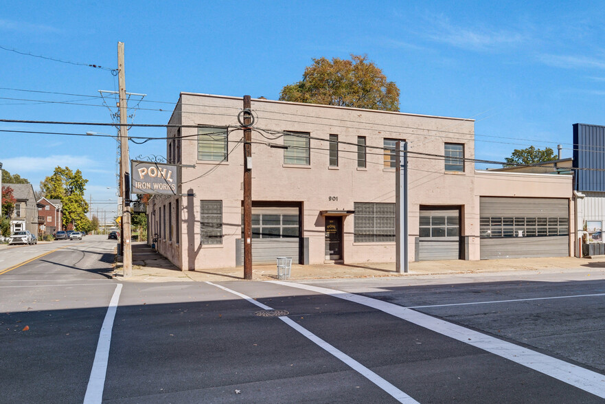 Primary Photo Of 901 E Main St, Louisville Showroom For Lease