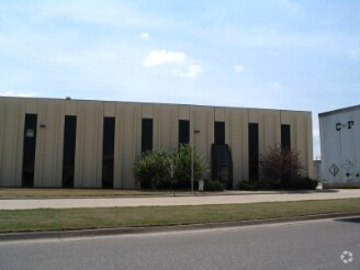 More Photos Of 4727 S Emporia, Wichita Warehouse For Lease