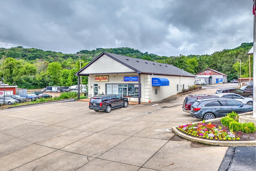 More Photos Of 2197-2231 Hillsboro Rd, Franklin Freestanding For Sale