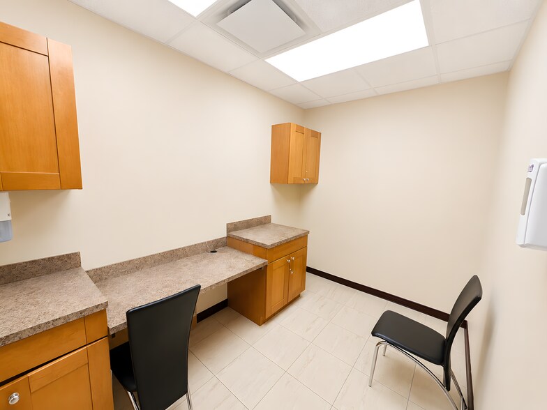 More Photos Of 1009 Brighton Beach Ave, Brooklyn Bank For Lease
