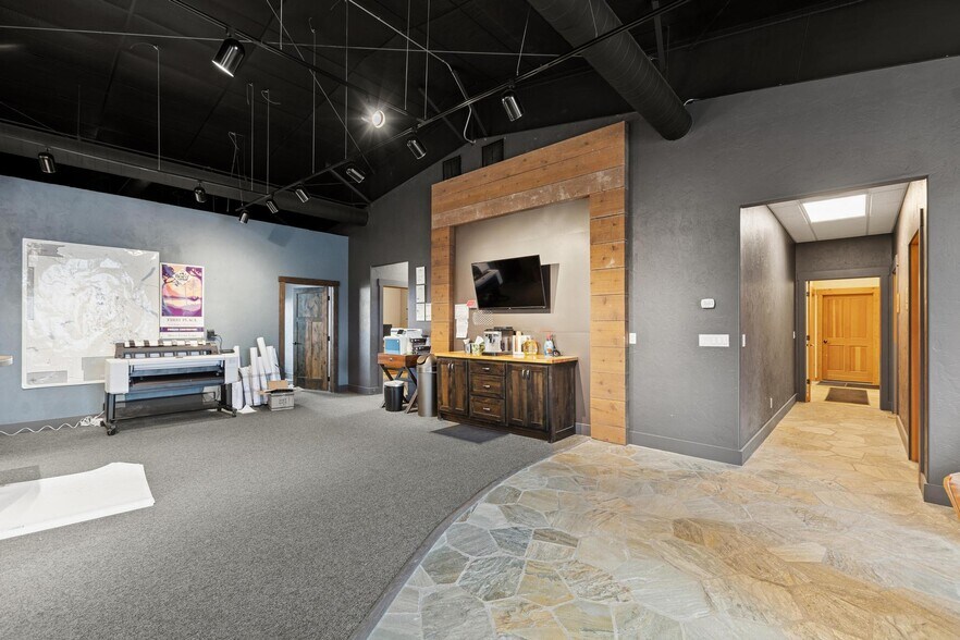 More Photos Of 201 United Dr, Kalispell Light Manufacturing For Lease