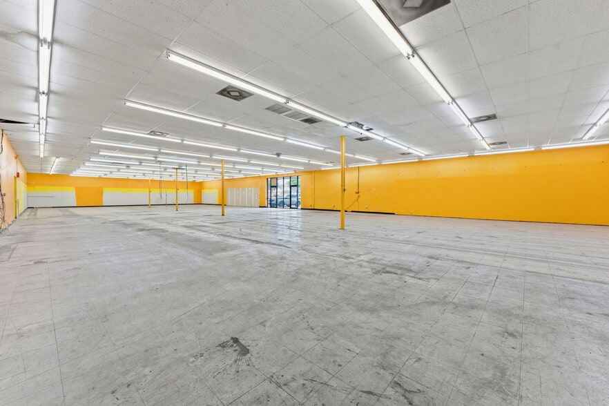 More Photos Of 4801 66th St N, Kenneth City General Retail For Sale