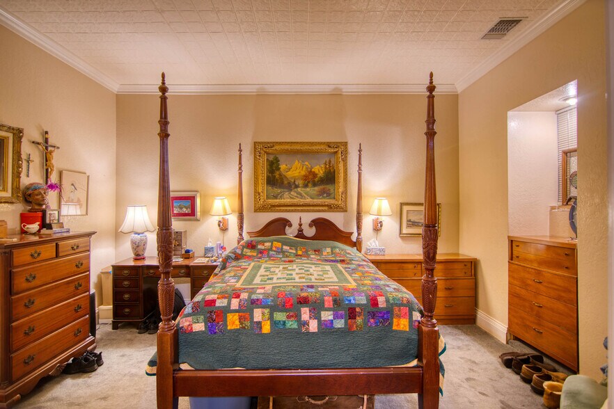 More Photos Of 226 Fort McKavitt St, Mason Hospitality For Sale