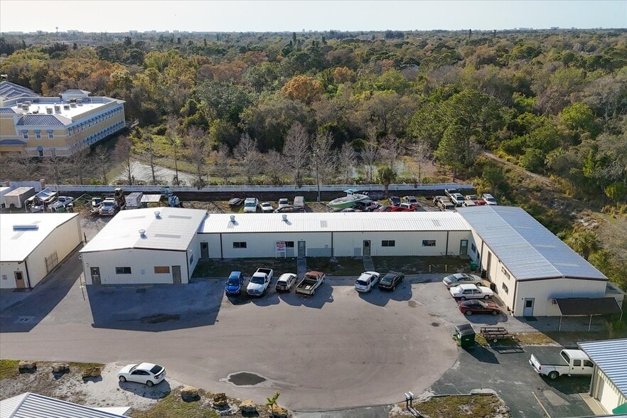 More Photos Of 5623-5627 Lawton Dr, Sarasota Warehouse For Sale