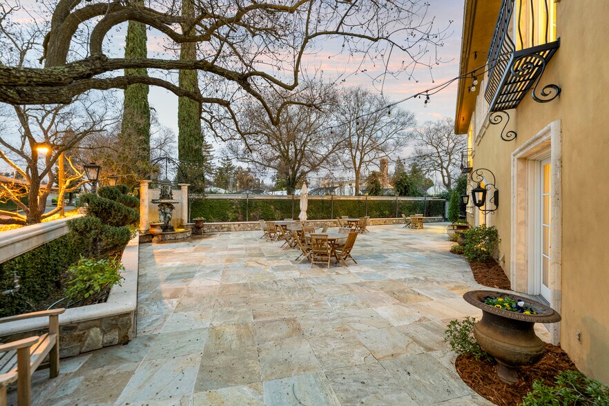 More Photos Of 1210 Arden Hills Ln, Sacramento Specialty For Sale