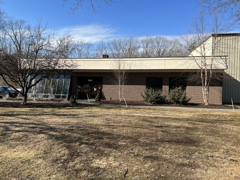 More Photos Of 299 Industrial Park Rd, Middletown Warehouse For Lease