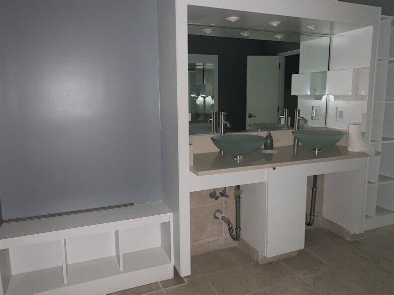 More Photos Of 12926 Highway 92, Woodstock Storefront For Lease