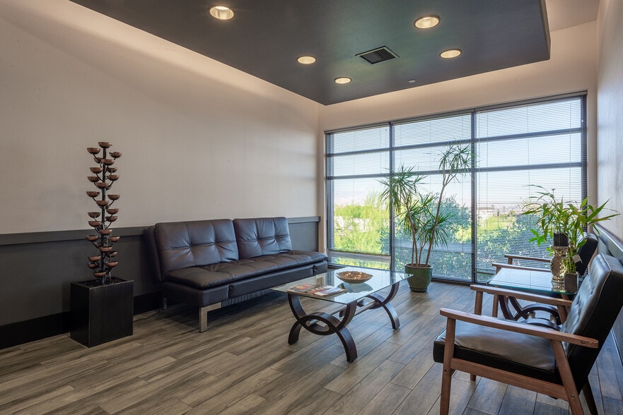 More Photos Of 2500 Anthem Village Dr, Henderson Office For Sale