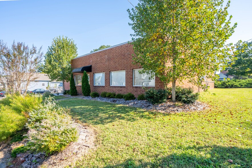 More Photos Of 902-904 Cleveland St, Durham Flex For Lease