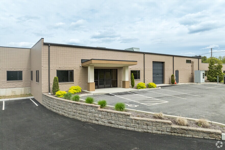 More Photos Of 27 Wellington Rd, Lincoln Office For Lease