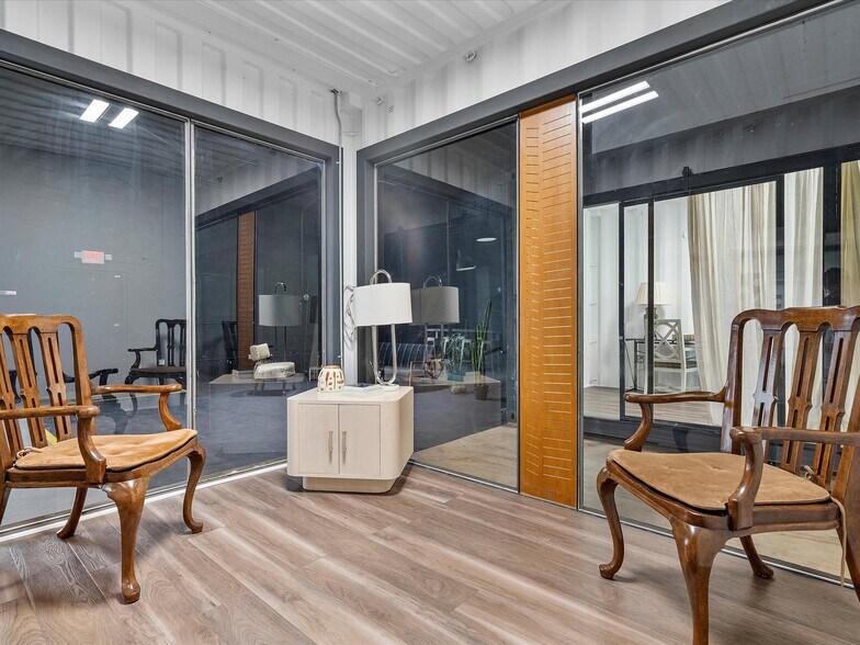 More Photos Of 251-253 NE 69th St, Miami Warehouse For Lease